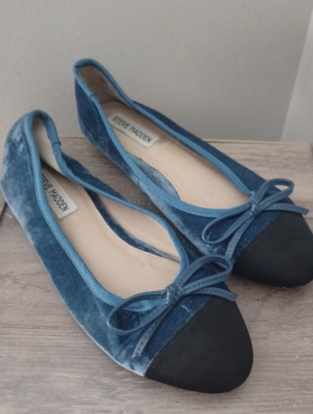 Steve Madden Ellison Ballet Flats Sz 8.5 Cap Toe Velvet